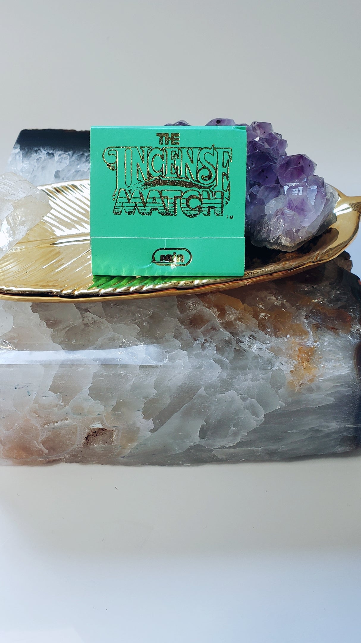 Rain: this water element fragrance smells like a sunny day after a spring drizzle. Rain symbolizes a methodical and consistent search for spiritual truth, refreshing ones insights. 